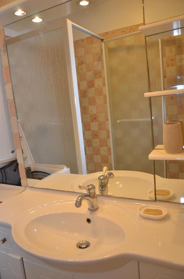 Appartement Les Pieds Dans L'Eau à Saint-Cyr-sur-Mer Extérieur photo